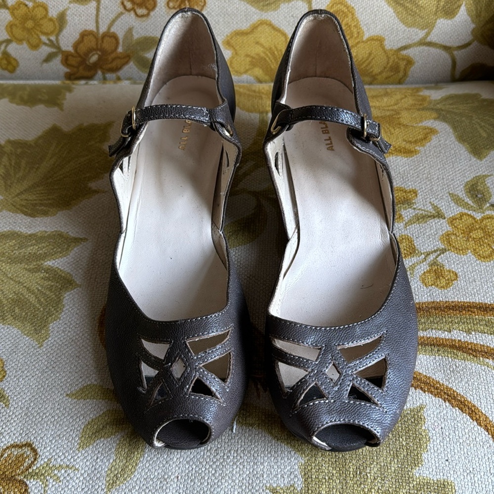 All Black low heels. Grey/brown size 9.